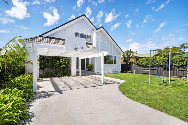 Photo of property in 17 Phoenix Avenue, Hokowhitu, Palmerston North, 4410