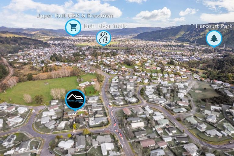 Photo of property in 6 Edelweiss Grove, Timberlea, Upper Hutt, 5018