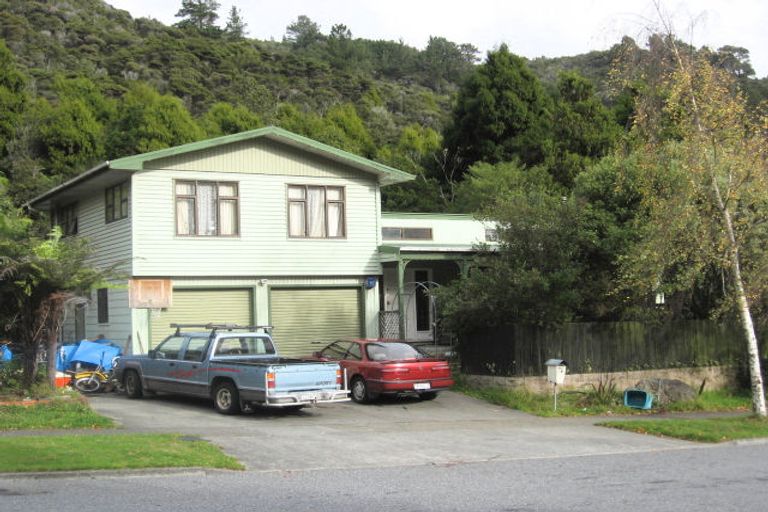 Photo of property in 86 Tawhai Street, Stokes Valley, Lower Hutt, 5019