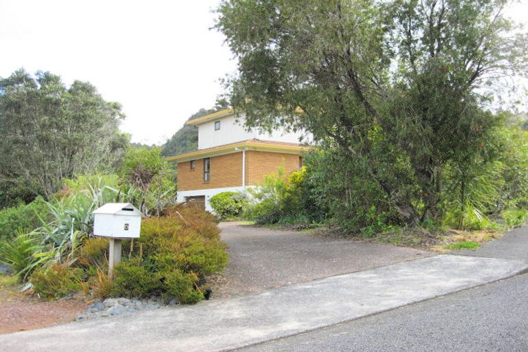 Photo of property in 5 Atarua Gardens, Waiatarua, Auckland, 0604