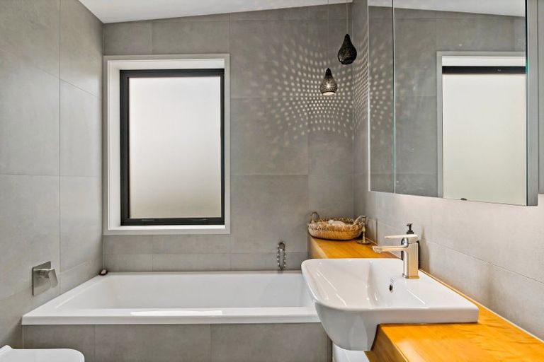 Photo of property in 81 Piha Road, Piha, New Lynn, 0772