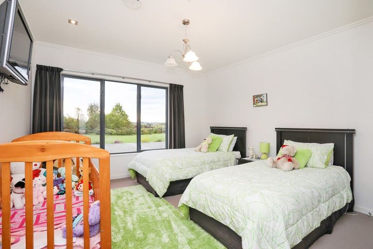 Photo of property in 41 Arcadia Place, Seaward Bush, Invercargill, 9812