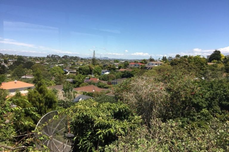 Photo of property in 3 Lavery Place, Sunnynook, Auckland, 0632