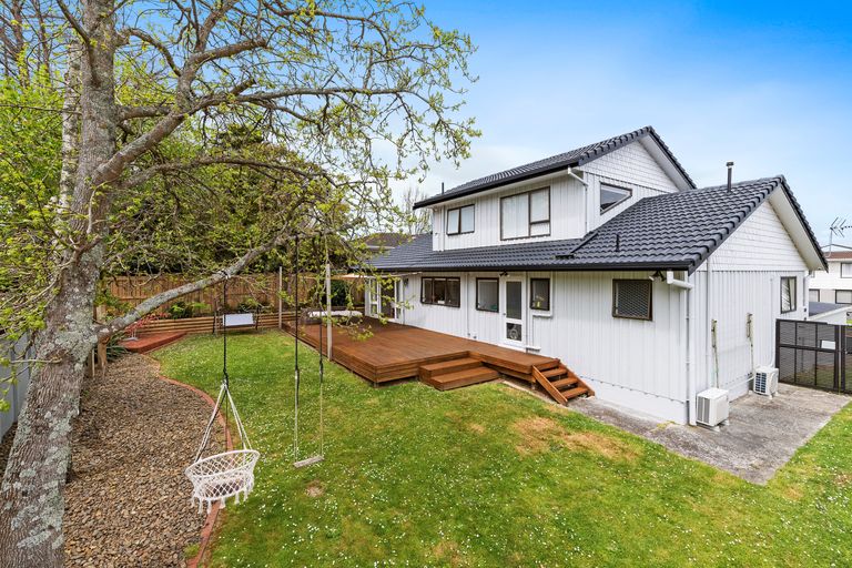 Photo of property in 24 Deodar Place, Totara Heights, Auckland, 2105