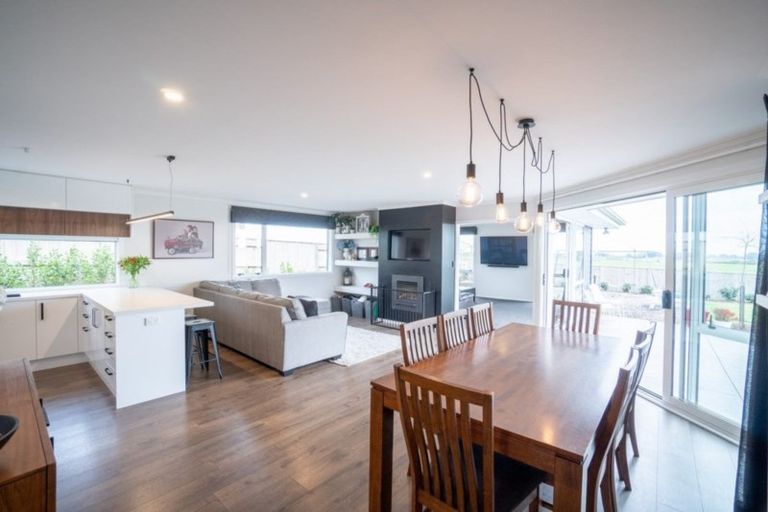 Photo of property in 31 Silicon Way, Fitzherbert, Palmerston North, 4410