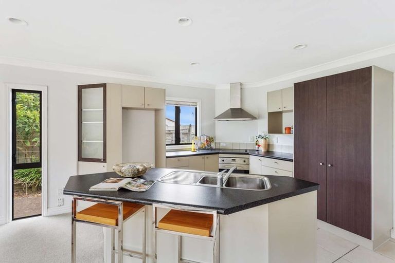 Photo of property in 29 Manu Place, Pinehill, Auckland, 0632