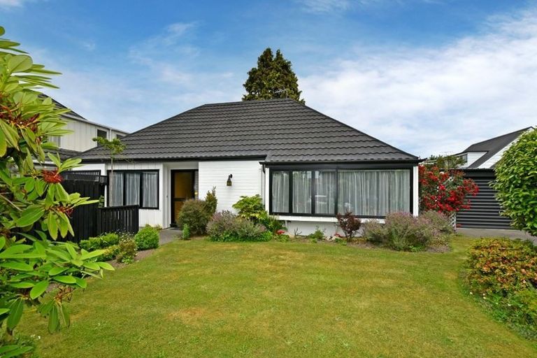 Photo of property in 1 Chatswood Place, Bishopdale, Christchurch, 8051