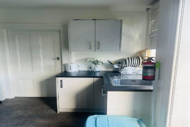 Photo of property in 64 Hinemoa Street, Birkenhead, Auckland, 0626