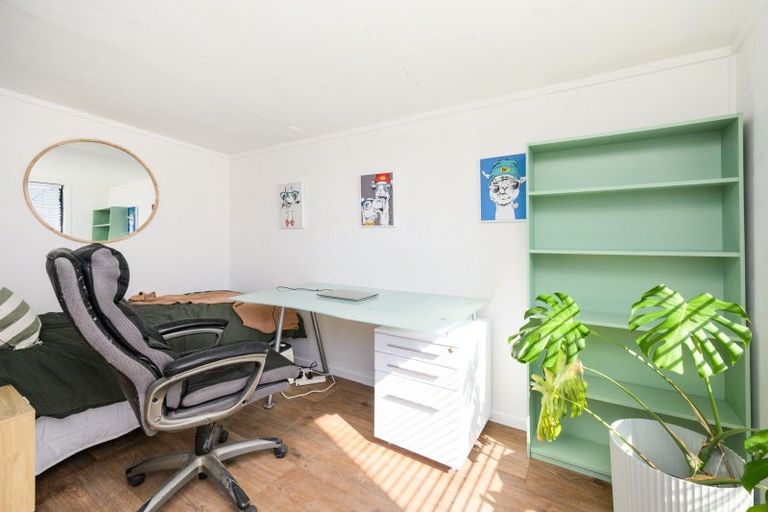 Photo of property in 10 Gladys Place, Kelvin Grove, Palmerston North, 4414