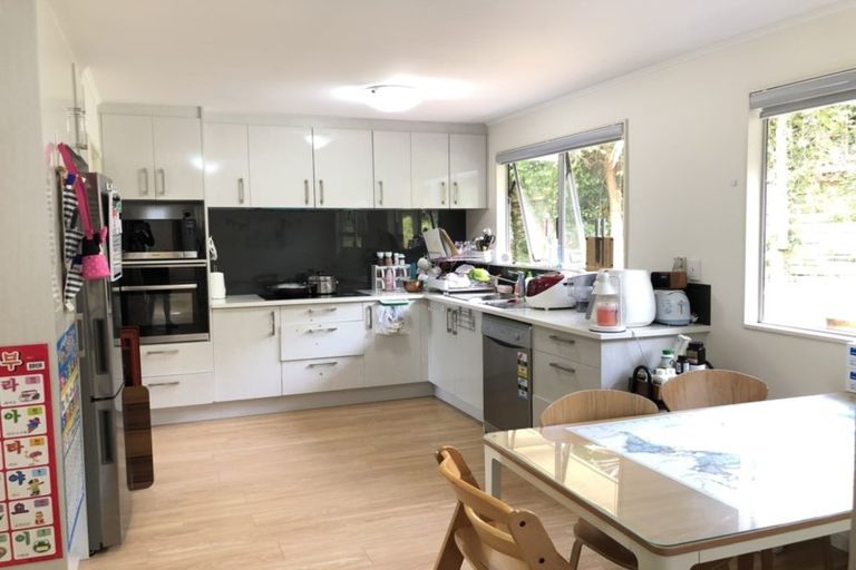 Photo of property in 37 Trias Road, Totara Vale, Auckland, 0629