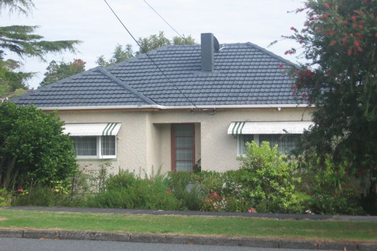 Photo of property in 68 Lynwood Road, New Lynn, Auckland, 0600