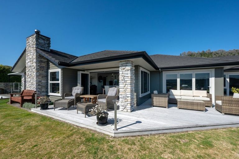 Photo of property in 18 Peregrine Place, Kinloch, Taupo, 3377