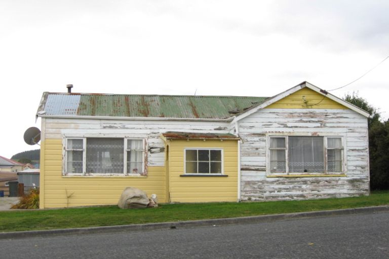Photo of property in 27 Bridport Street, Kaitangata, 9210