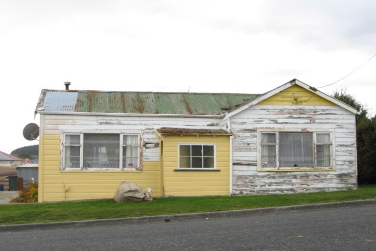 Photo of property in 27 Bridport Street, Kaitangata, 9210