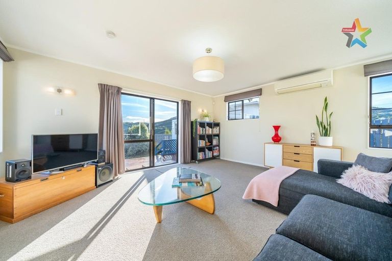 Photo of property in 27 Kaitangata Crescent, Kelson, Lower Hutt, 5010