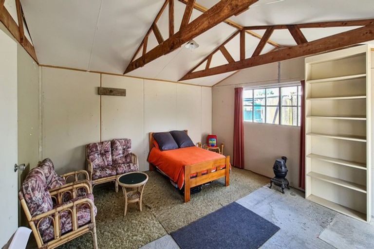 Photo of property in 1933 Parewanui Road, Parewanui, Bulls, 4894