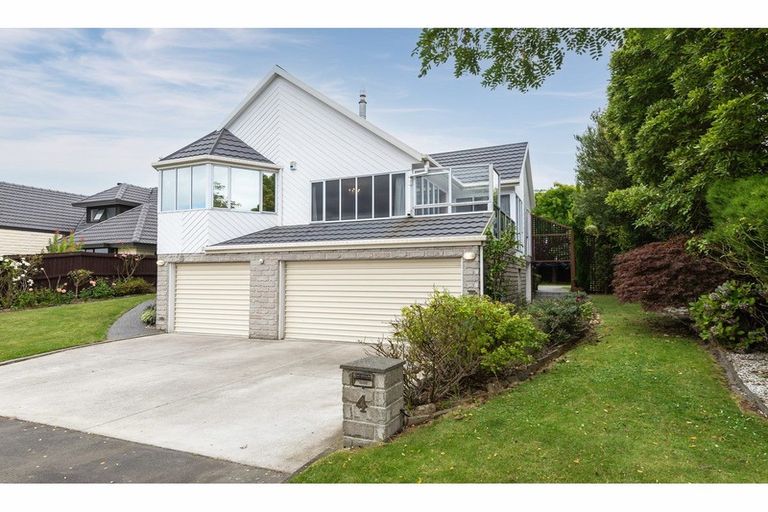 Photo of property in 4 Inglewood Place, Avonhead, Christchurch, 8042