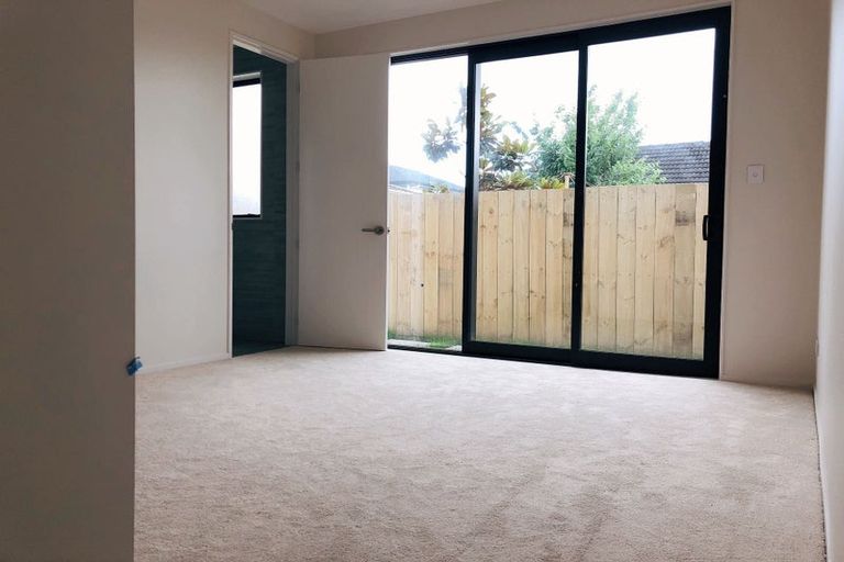 Photo of property in 33a Roberts Avenue, Bayswater, Auckland, 0622