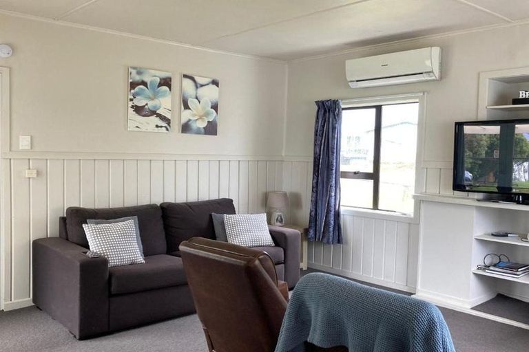 Photo of property in 6 Church Street, Winton, 9720