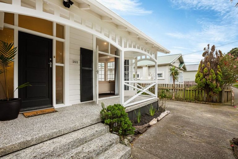 Photo of property in 202 Clyde Street, Island Bay, Wellington, 6023