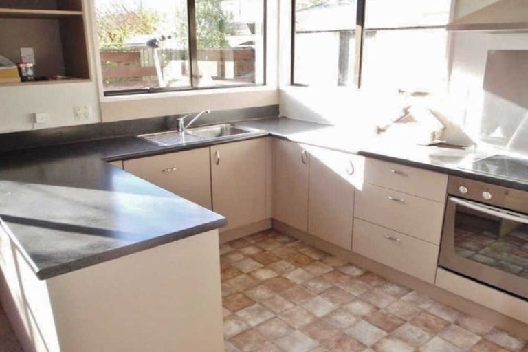 Photo of property in 2/28a Strowan Road, Strowan, Christchurch, 8052