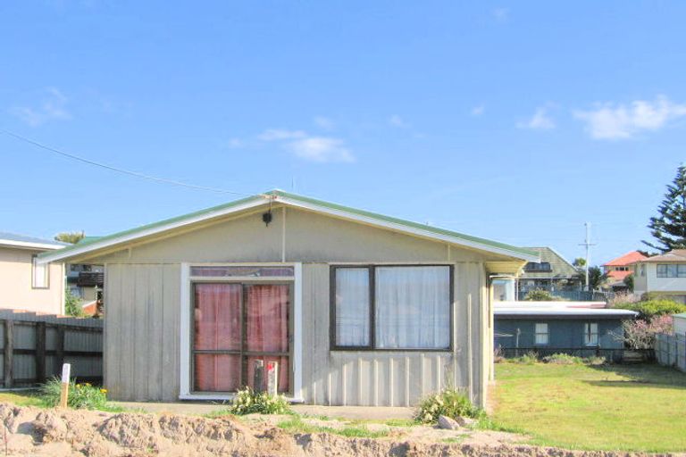 Photo of property in 52 Karewa Parade, Papamoa Beach, Papamoa, 3118