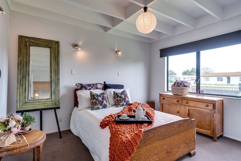 Photo of property in 141 Tait Drive, Greenmeadows, Napier, 4112