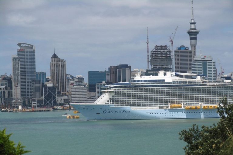 Photo of property in 61b Stanley Road, Stanley Point, Auckland, 0624