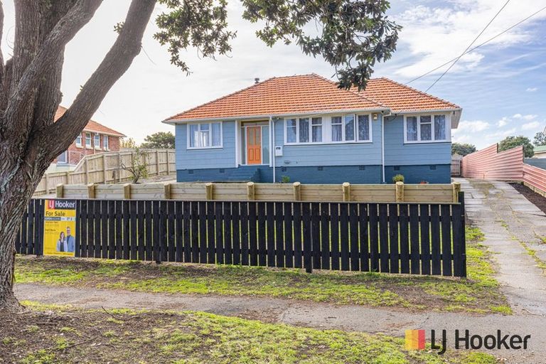 Photo of property in 82 Harper Street, Gonville, Whanganui, 4501