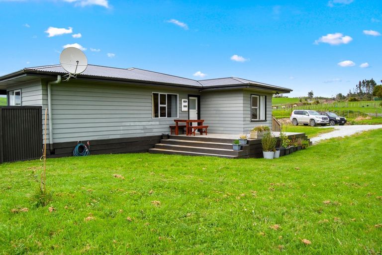 Photo of property in 17 Ranganui Road, Kaiwaka, 0573