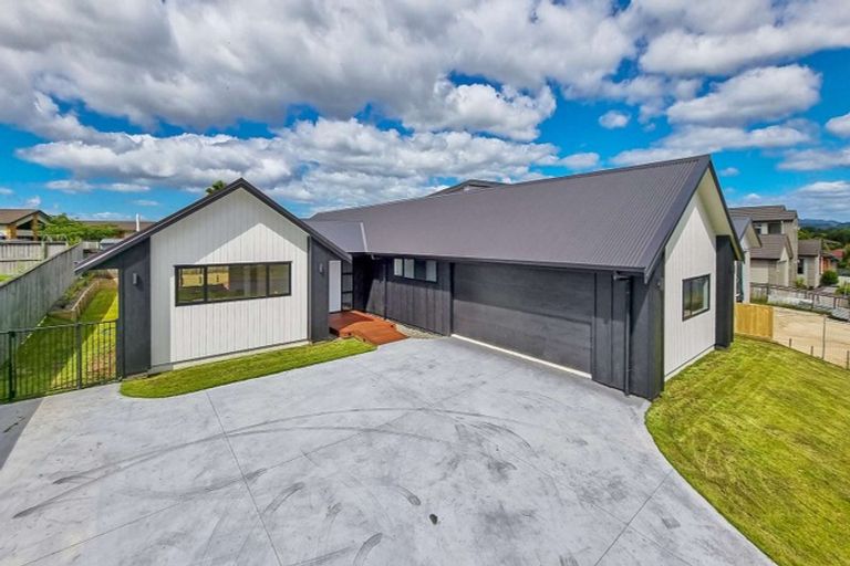 Photo of property in 11 Hamon Place, Pukehangi, Rotorua, 3015