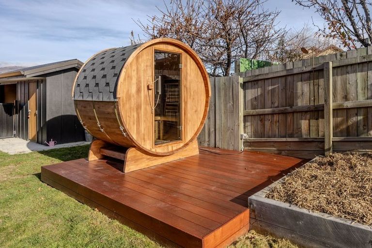 Photo of property in 7 Hebbard Court, Albert Town, Wanaka, 9305