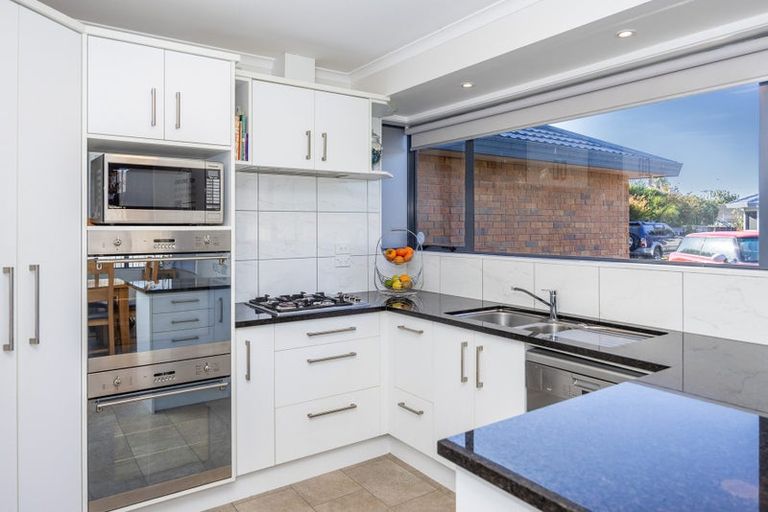 Photo of property in 23 Waiwherowhero Drive, St Andrews, Hamilton, 3200