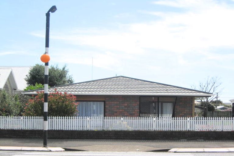 Photo of property in 1/302 Saint Aubyn Street, New Plymouth, 4310