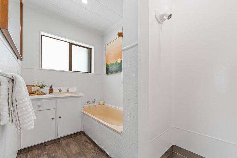 Photo of property in 37 Herekawe Drive, Spotswood, New Plymouth, 4310