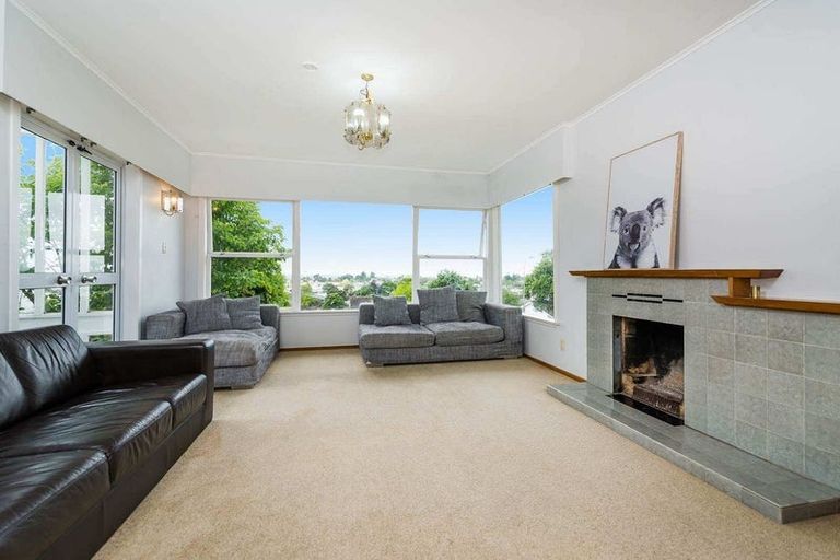 Photo of property in 50 Potter Avenue, Northcote, Auckland, 0627