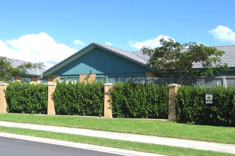 Photo of property in Waimanu Bay Village, 40/1 Piriti Drive, Te Atatu Peninsula, Auckland, 0610