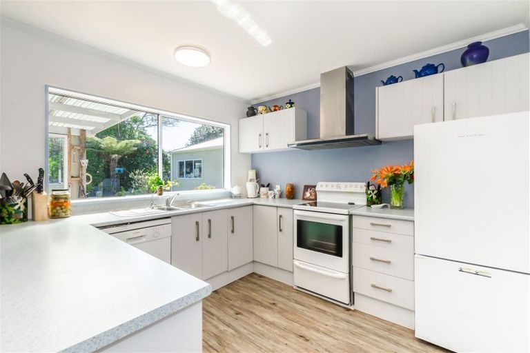 Photo of property in 8a Fleetwood Grove, Waikanae, 5036