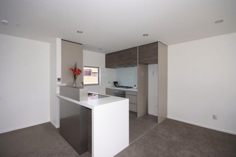 Photo of property in 4/12 Agra Crescent, Khandallah, Wellington, 6035