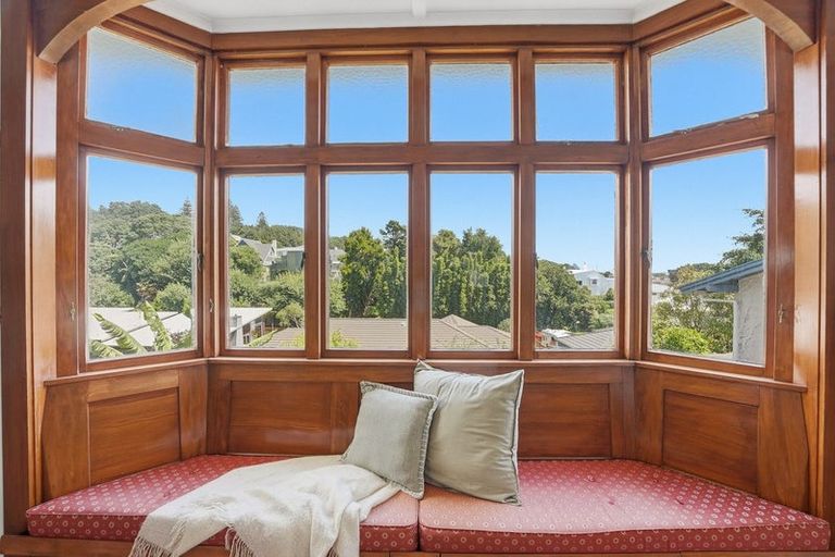 Photo of property in 6 Ridge Lane, New Plymouth, 4310