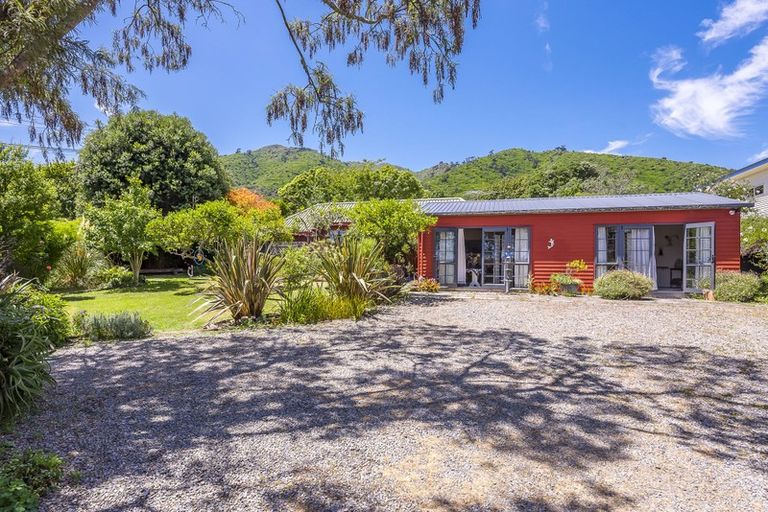 Photo of property in 25 Seddon Street, Waikanae, 5036