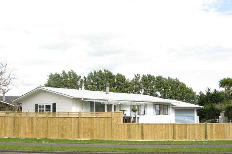 Photo of property in 60 Branch Road, Highlands Park, New Plymouth, 4312