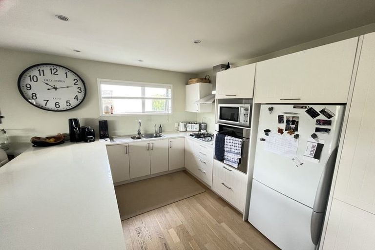 Photo of property in 4 Marina View, Paremata, Porirua, 5026