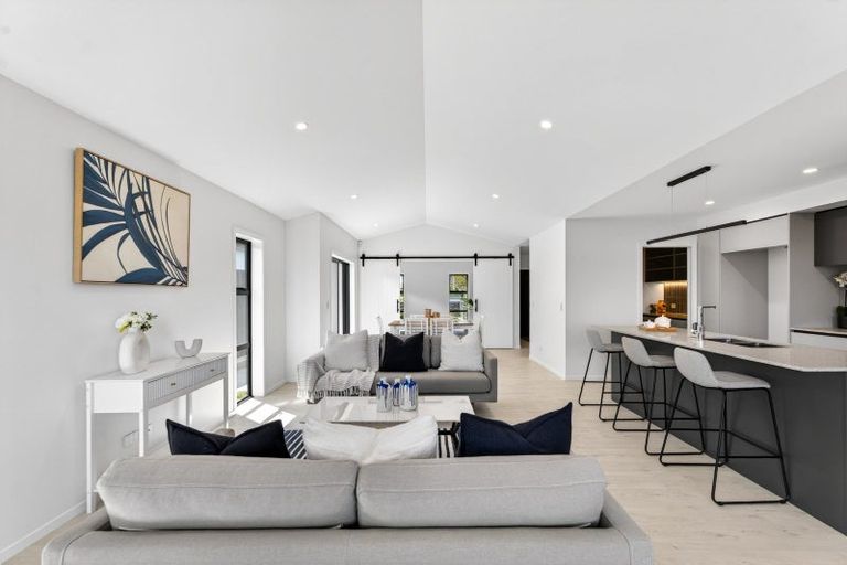 Photo of property in 14 Annie Aranui Drive, Poraiti, 4182