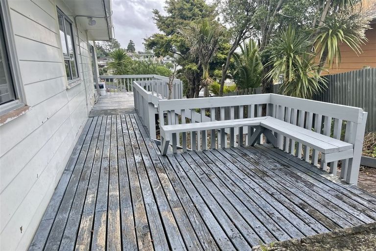 Photo of property in 18 Pankhurst Place, Sunnyvale, Auckland, 0612