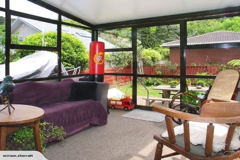 Photo of property in 4 Luckie Street, Tawa, Wellington, 5028