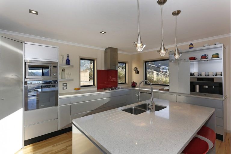 Photo of property in 29 Harbour View Heights, Picton, 7220