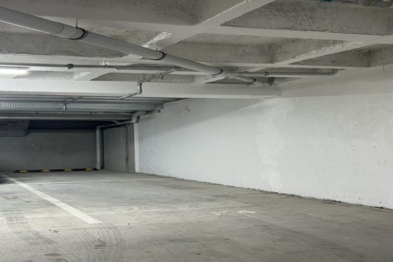 Photo of property in 1/4045f Great North Road, Glen Eden, Auckland, 0602