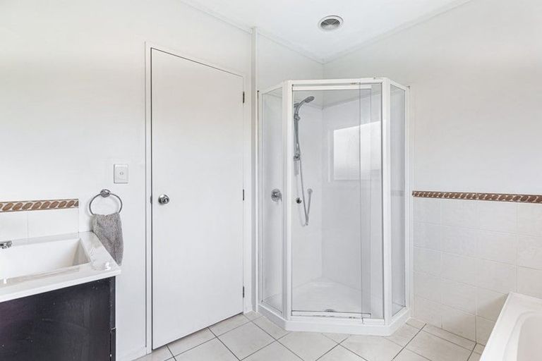 Photo of property in 3/520 Don Buck Road, Westgate, Auckland, 0614