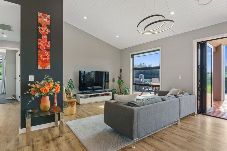 Photo of property in 5 Vickers Way, Acacia Bay, Taupo, 3385